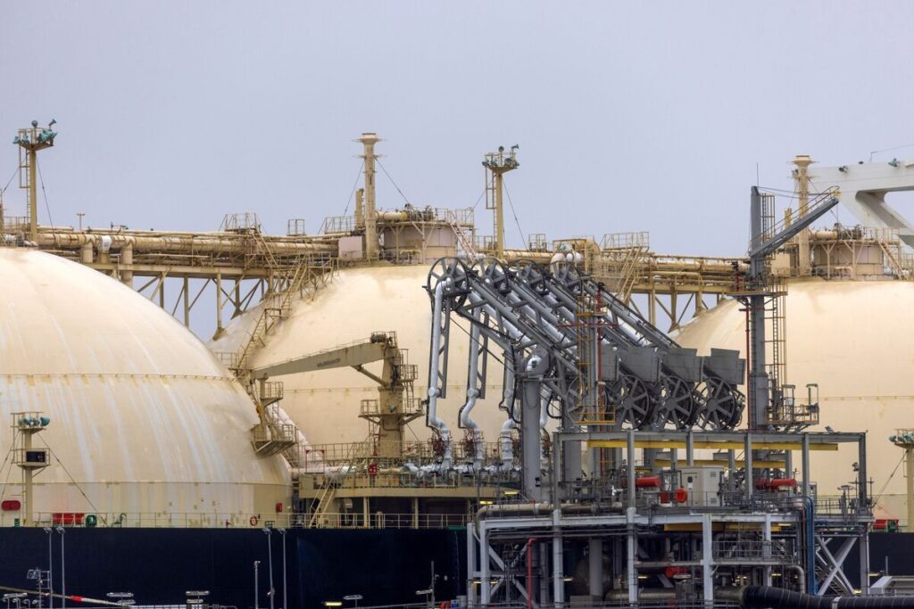Shell Sees LNG Trade Flat in 2026 as Hormuz Chokes Supply