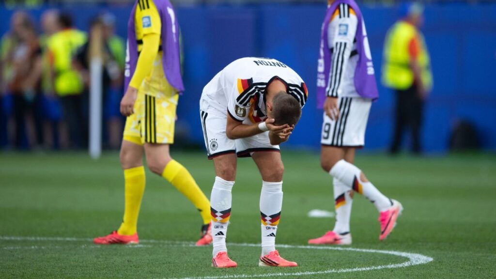World Cup Daily: Germany, Netherlands pay the penalty of KO soccer