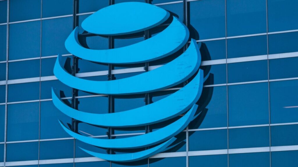 AT&T loses key ruling in bid to stop offering basic phone service in California AT&T loses key ruling in bid to stop offering basic phone service in California