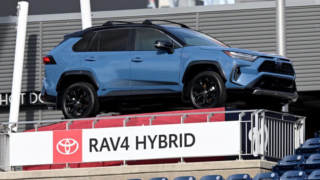 Automakers report mixed U.S. sales results as hybrids drive market Automakers report mixed U.S. sales results as hybrids drive market