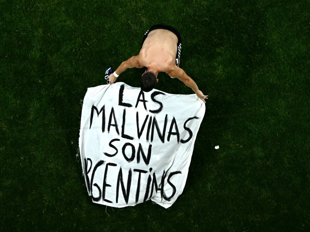 FIFA to probe Argentina’s Falklands banner display at World Cup semifinal | World Cup 2026 News