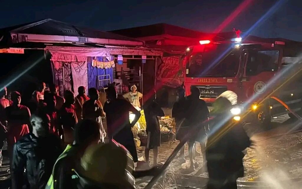 Fire destroys 17 shops in Lagos market Fire destroys 17 shops in Lagos market