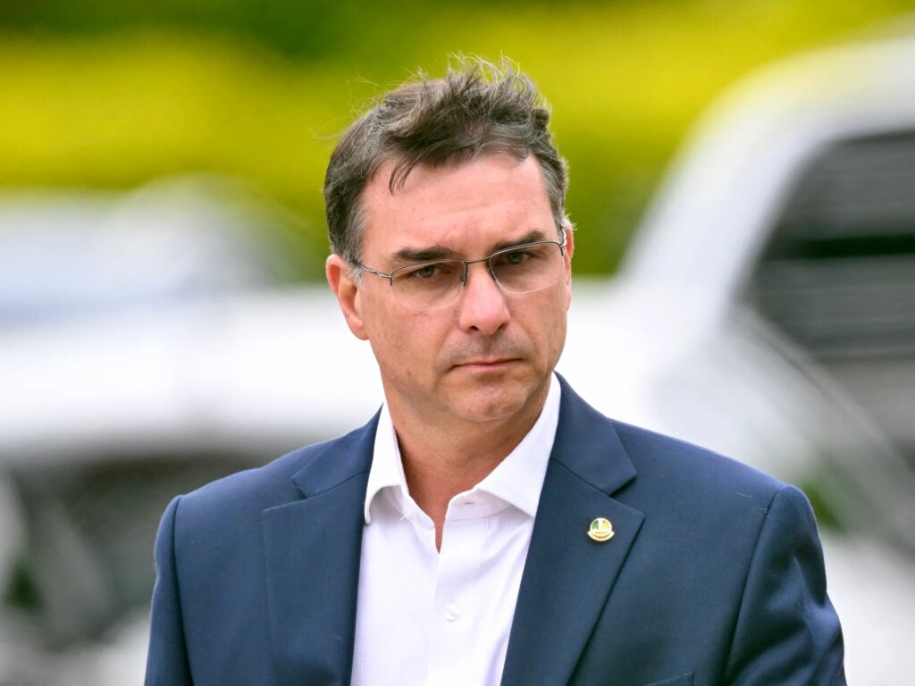 Flavio Bolsonaro asks Trump to delay tariffs on Brazil until after election | Donald Trump News Flavio Bolsonaro asks Trump to delay tariffs on Brazil until after election | Donald Trump News