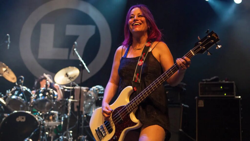 L7 Bassist Jennifer Finch Dead at 59 L7 Bassist Jennifer Finch Dead at 59