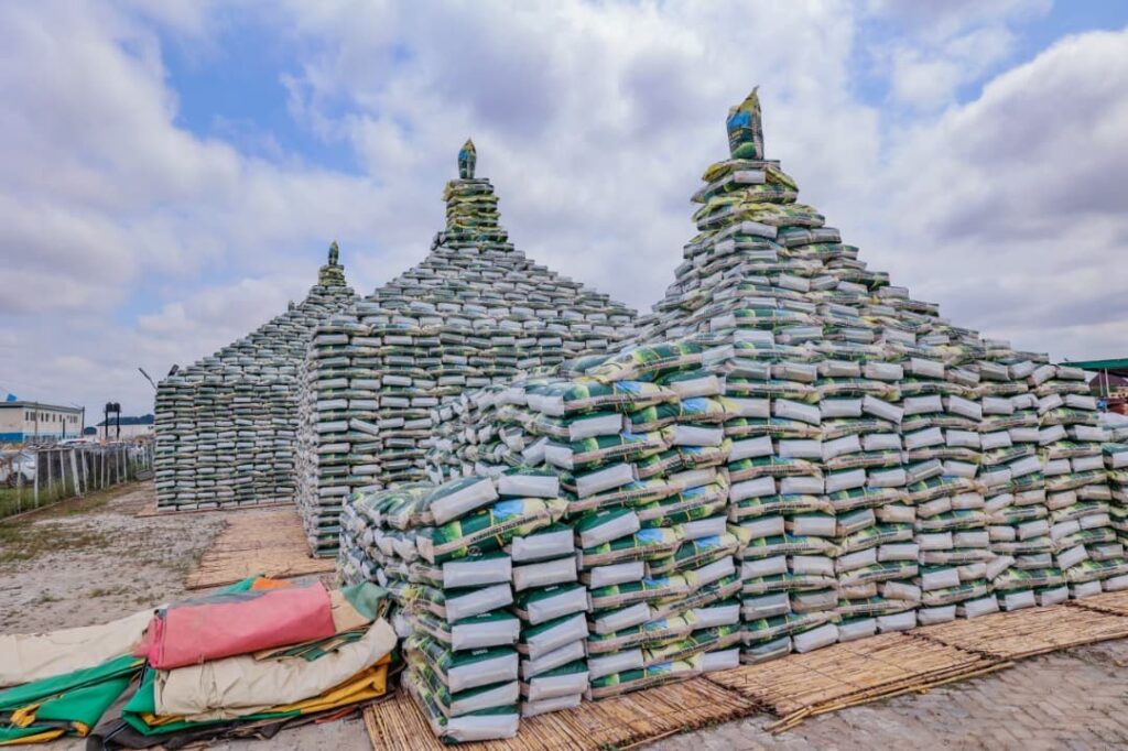 Lawal distributes 72,000 free bags of fertiliser, chemical, equipments to Zamfara farmers