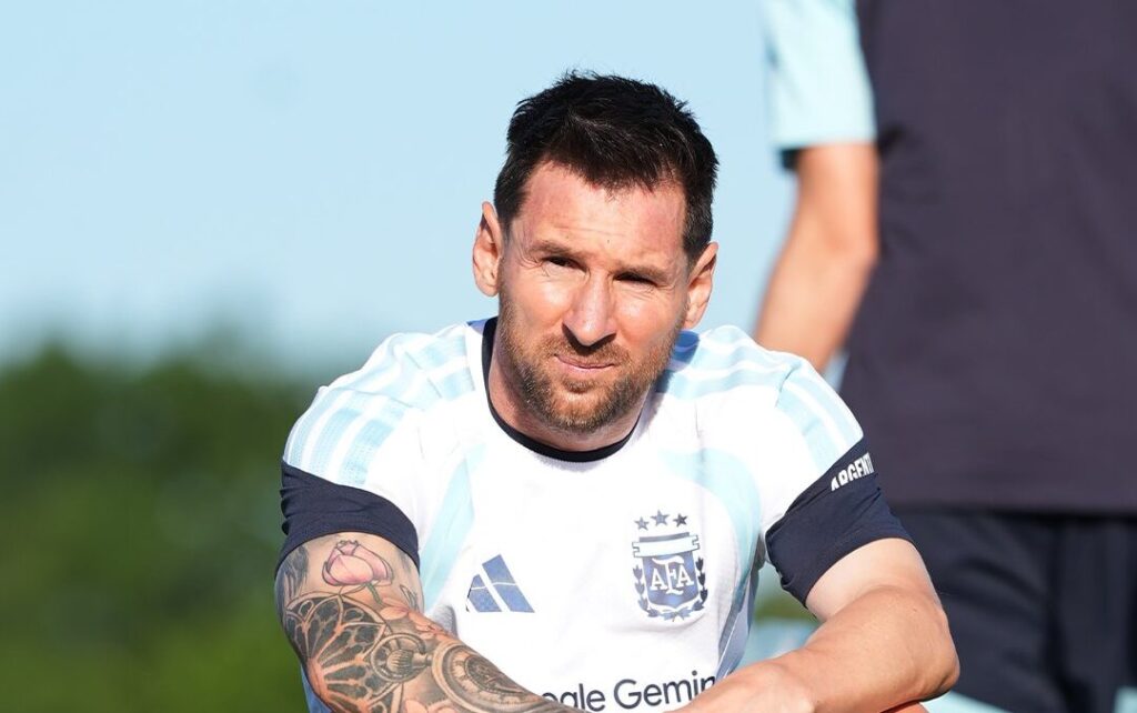 Messi rescues Argentina as champions fight back to beat Egypt
