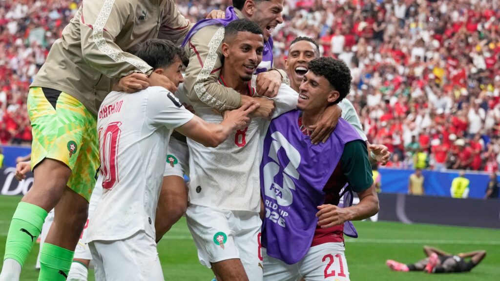 Morocco cruise to World Cup quarter-finals