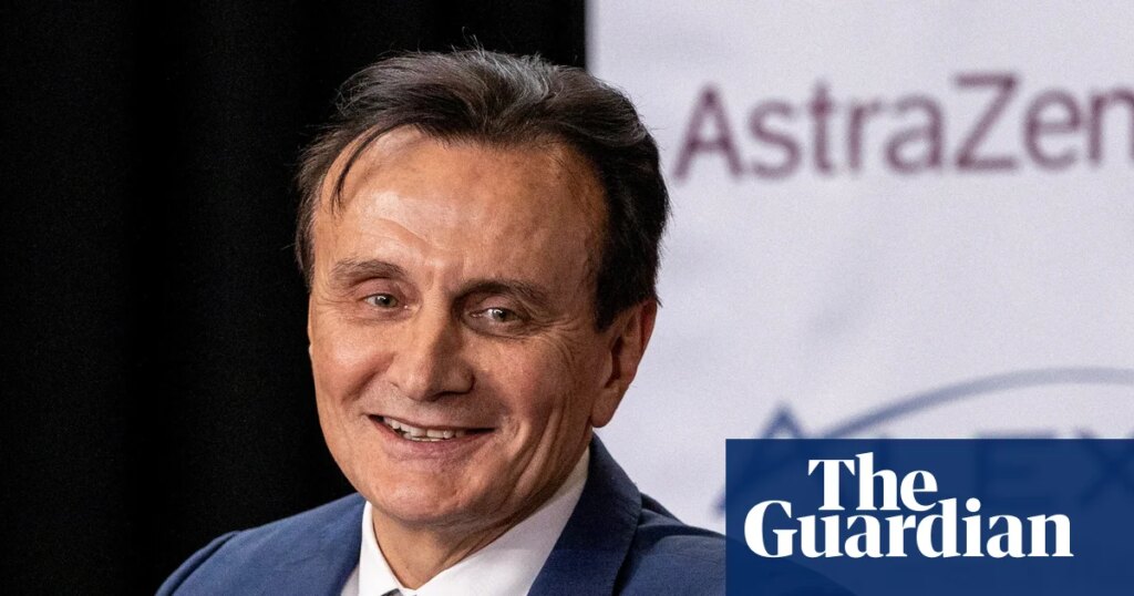 Pay gap widens as UK bosses get 130 times average worker’s salary | Executive pay and bonuses Pay gap widens as UK bosses get 130 times average worker’s salary | Executive pay and bonuses