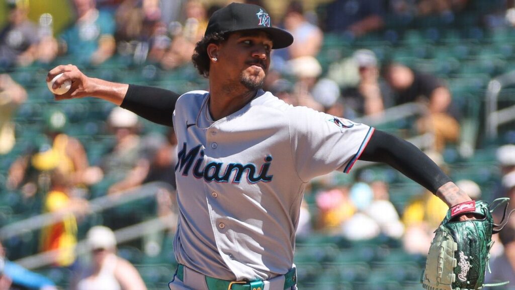 Pérez, perfect after 7, pulled before Marlins nearly blow lead