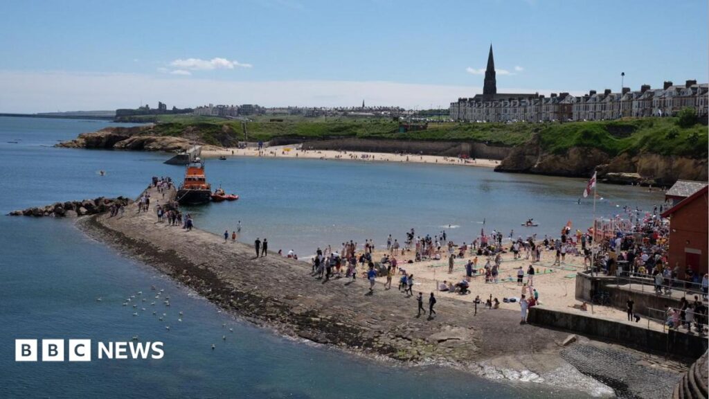 Pipe sewage leaks may explain poor Cullercoats water quality, firm says