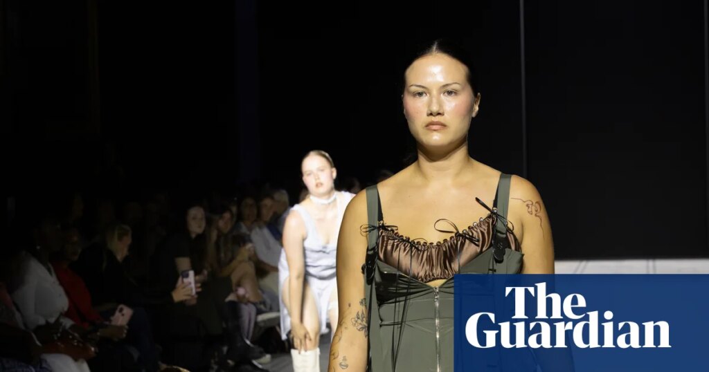 Plus-size models and £5 tickets: Sinéad O’Dwyer’s runway show puts inclusivity first | Fashion Plus-size models and £5 tickets: Sinéad O’Dwyer’s runway show puts inclusivity first | Fashion