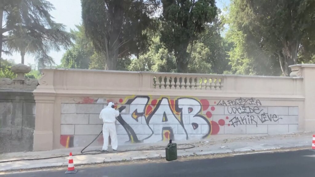 Rome’s viral graffiti cleaner is taking on an ancient problem | Arts and Culture News