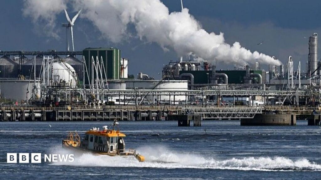 Rotterdam: Pressure builds on Europe’s biggest port to be greener Rotterdam: Pressure builds on Europe’s biggest port to be greener