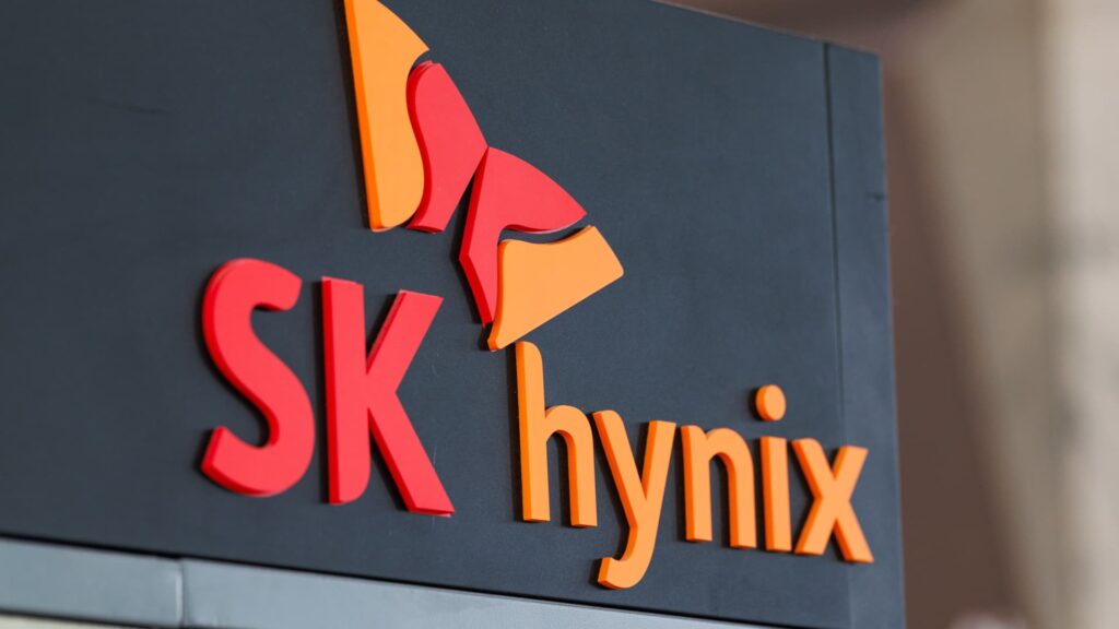 SK Hynix plunges as semiconductor selloff deepens; Samsung, Softbank