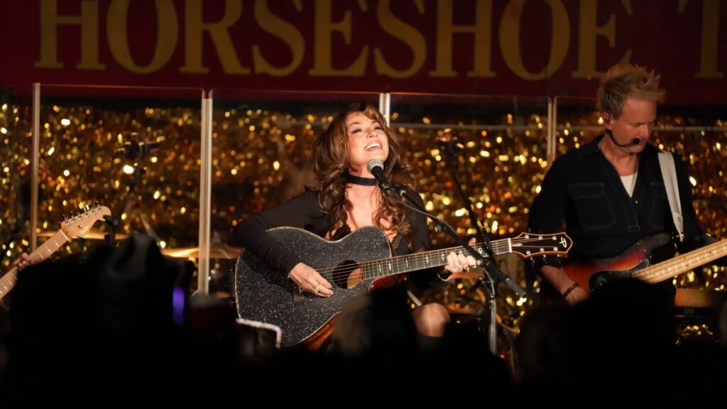 Shania Twain Plays Her Dream Gig, a Toronto Dive Bar Shania Twain Plays Her Dream Gig, a Toronto Dive Bar