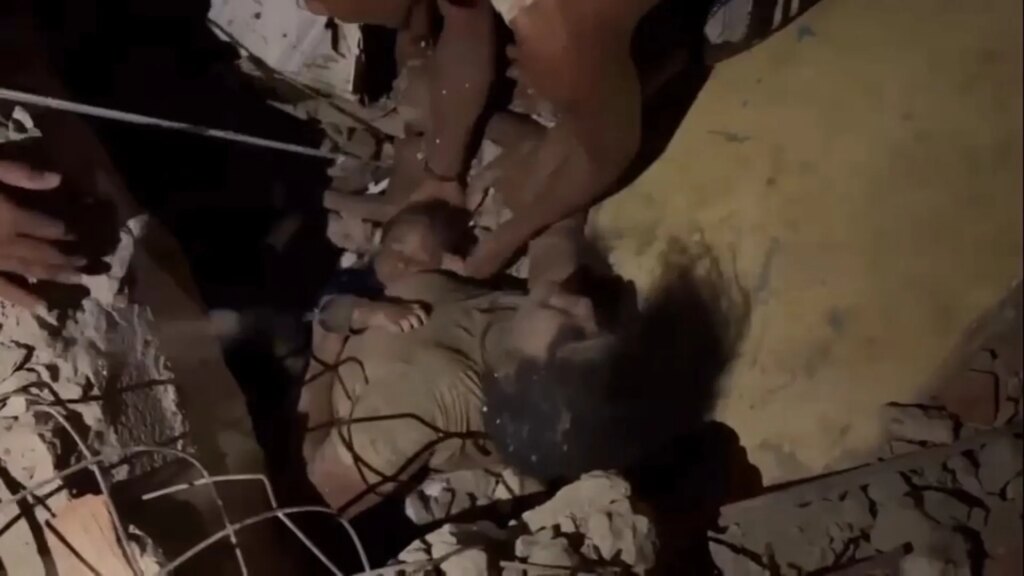 Survivors and bodies still being pulled from rubble days after twin quakes | Earthquakes Survivors and bodies still being pulled from rubble days after twin quakes | Earthquakes