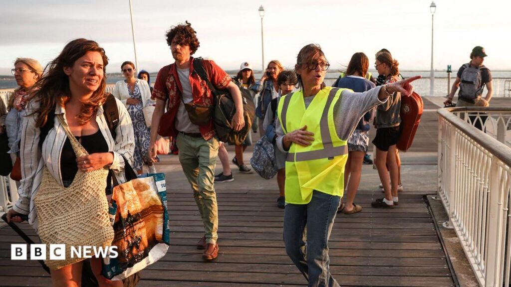 Tens of thousands evacuated from France’s Cap Ferret peninsula as wildfires spread Tens of thousands evacuated from France’s Cap Ferret peninsula as wildfires spread