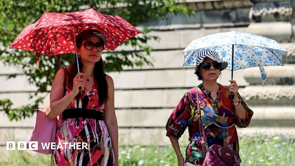 UK weather: Amber heat health alerts in effect as heatwave conditions continue UK weather: Amber heat health alerts in effect as heatwave conditions continue