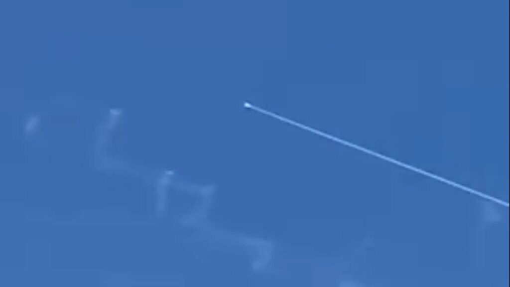 Videos show interception of Iranian missiles in skies over Jordan | Military