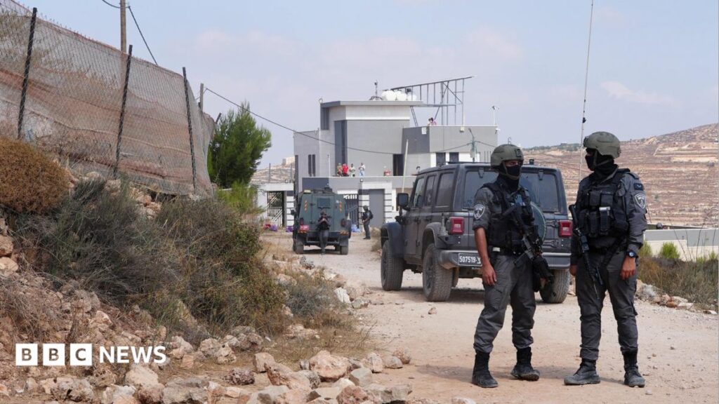Activists deliver aid to Palestinians in homes besieged by Israeli settlers