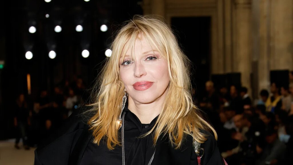 Courtney Love Reveals Doctors Told Her She Was Going to Die Courtney Love Reveals Doctors Told Her She Was Going to Die