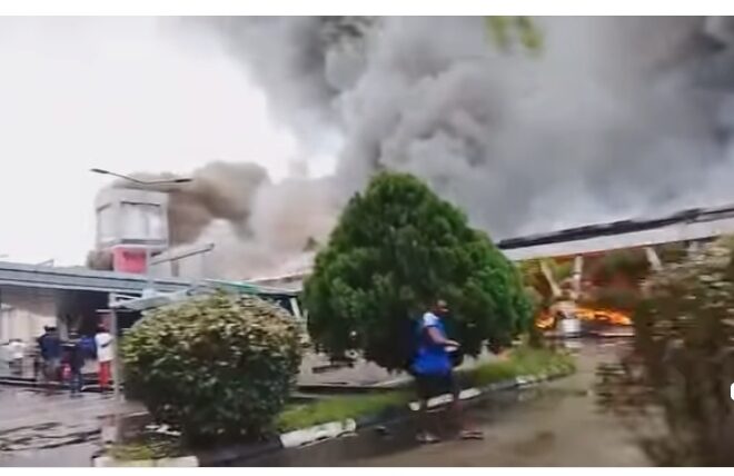 Fire razes Calabar SPAR mall Fire razes Calabar SPAR mall
