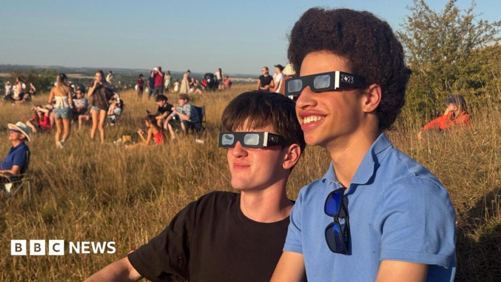 Hundreds gather to watch partial eclipse on Royston hillside