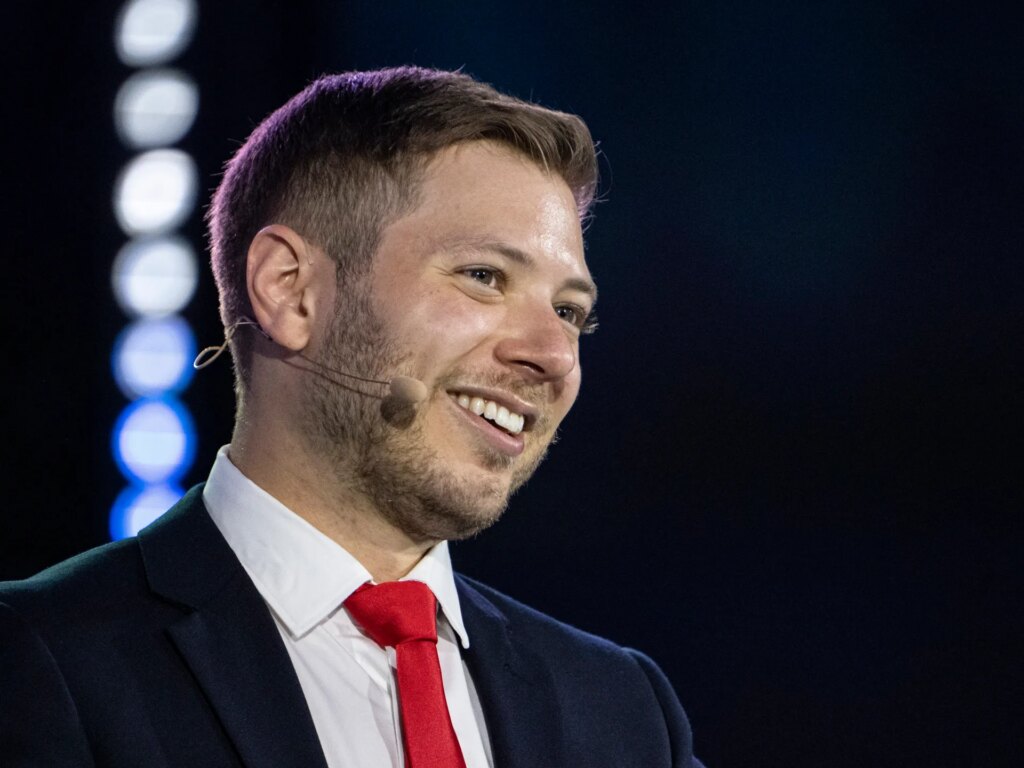 Israel says Netanyahu’s son ‘urgently evacuated’ from the US after threat | Benjamin Netanyahu News