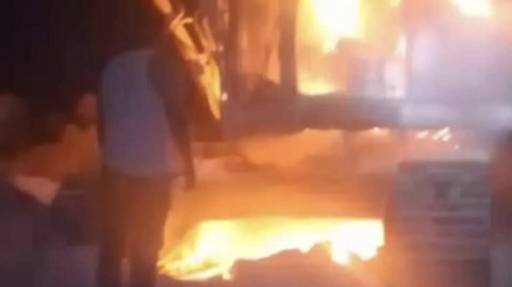Israeli settlers set fire to heavy machinery at West Bank quarry | Show Types