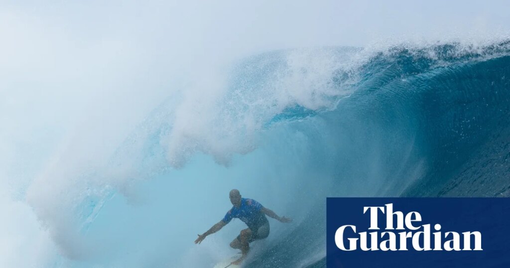 Kelly Slater, 54, rolls back years with near-perfect surf in monster Tahiti swell | Surfing Kelly Slater, 54, rolls back years with near-perfect surf in monster Tahiti swell | Surfing