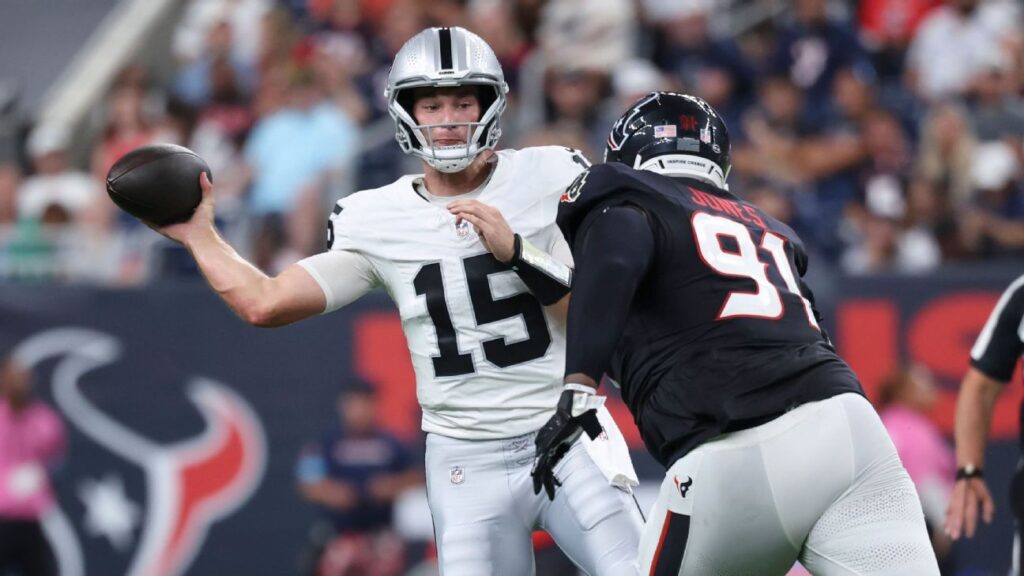 Kubiak keeps Raiders’ QB race going: ‘We got another week’