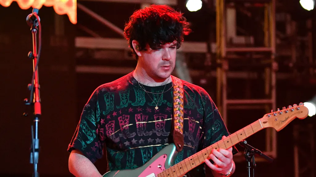 Modest Mouse Replaces Guitarist After He Allegedly DMed Minor Modest Mouse Replaces Guitarist After He Allegedly DMed Minor