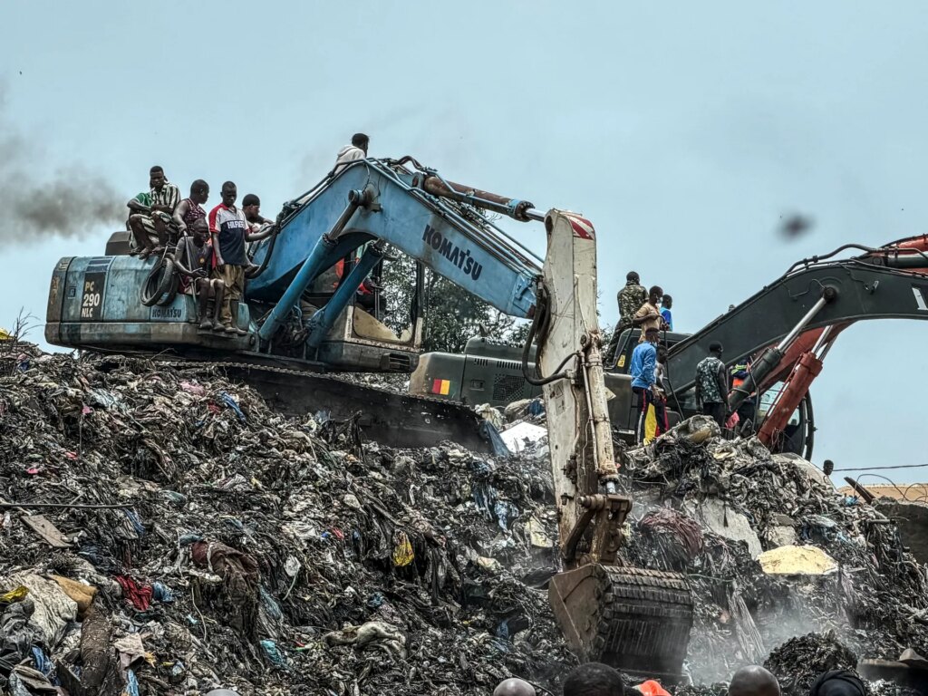 Photos: Towering landfill collapse kills 30 in Guinea’s capital, Conakry | Poverty and Development News