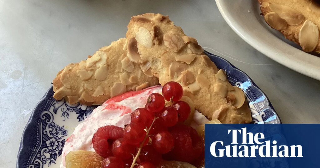 Rachel Roddy’s recipe for figs with raspberry cream and cat tongue biscuits | Food Rachel Roddy’s recipe for figs with raspberry cream and cat tongue biscuits | Food