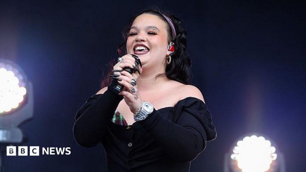 Reading Festival: Messy singer Lola Young makes surprise final day appearance Reading Festival: Messy singer Lola Young makes surprise final day appearance