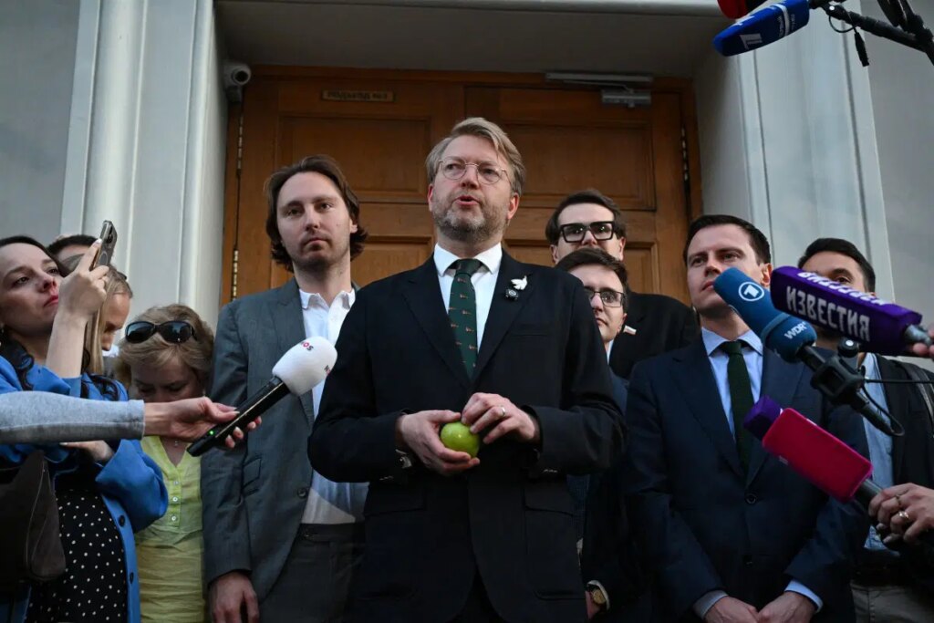 Russia blocks only anti-war party from elections Russia blocks only anti-war party from elections