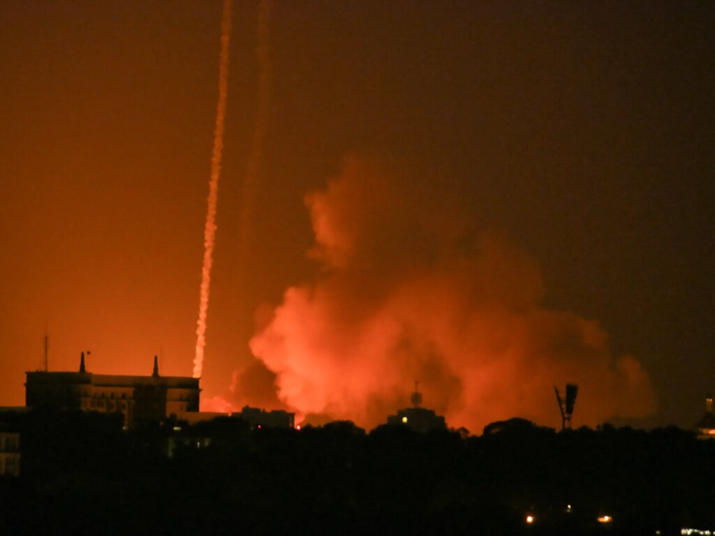 Russian strike kills 3 in Ukraine as Zelenskyy faces pressure at home | Russia-Ukraine war News