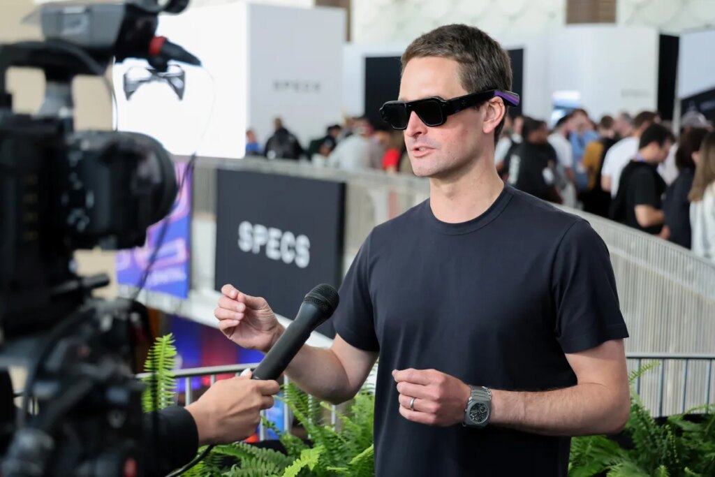 Snap CEO sidesteps Specs pre-order questions on Q2 earnings call