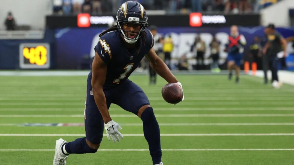 SportsLine experts reveal 2026 Fantasy Football breakout rankings, draft advice