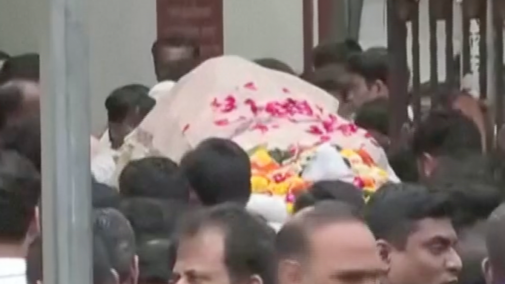 Two killed after giant Ganesha statue collapses onto crowd in Mumbai | Religion
