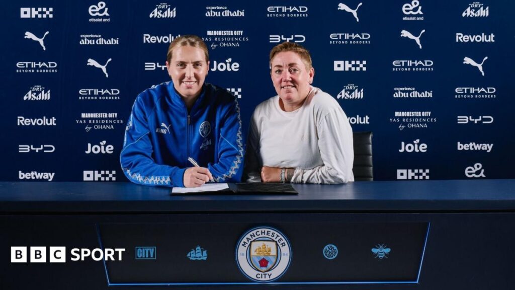 Anna Moorhouse: Manchester City sign England goalkeeper on loan