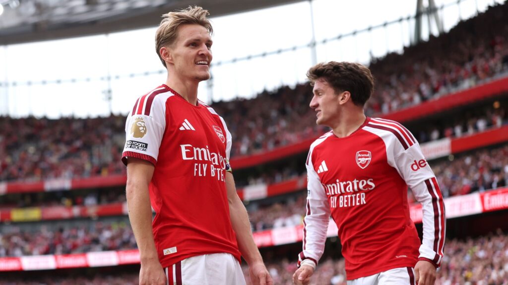 Arsenal send title warning with comeback win over Chelsea