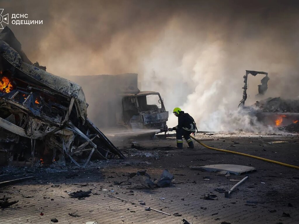 At least 5 killed in Russian attacks on Ukraine as US envoys visit Moscow | Russia-Ukraine war News