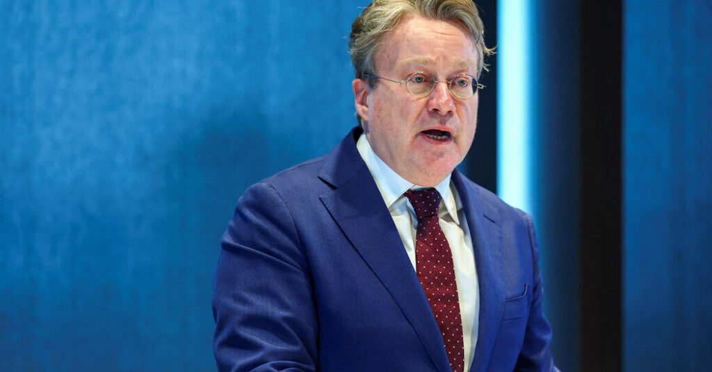 Dutch Central Bank Cuts Gold Reserves in U.S., Citing ‘Geopolitical Unrest’ Dutch Central Bank Cuts Gold Reserves in U.S., Citing ‘Geopolitical Unrest’