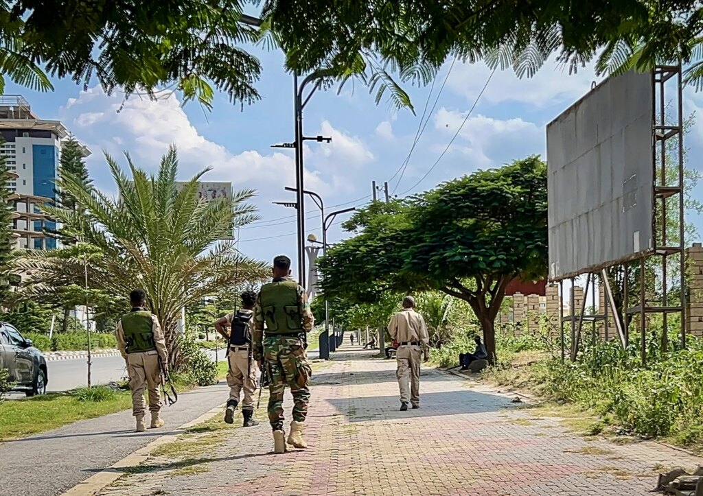 Fighting in northern Ethiopia spurs fears of blackout and blockade | Conflict News Fighting in northern Ethiopia spurs fears of blackout and blockade | Conflict News
