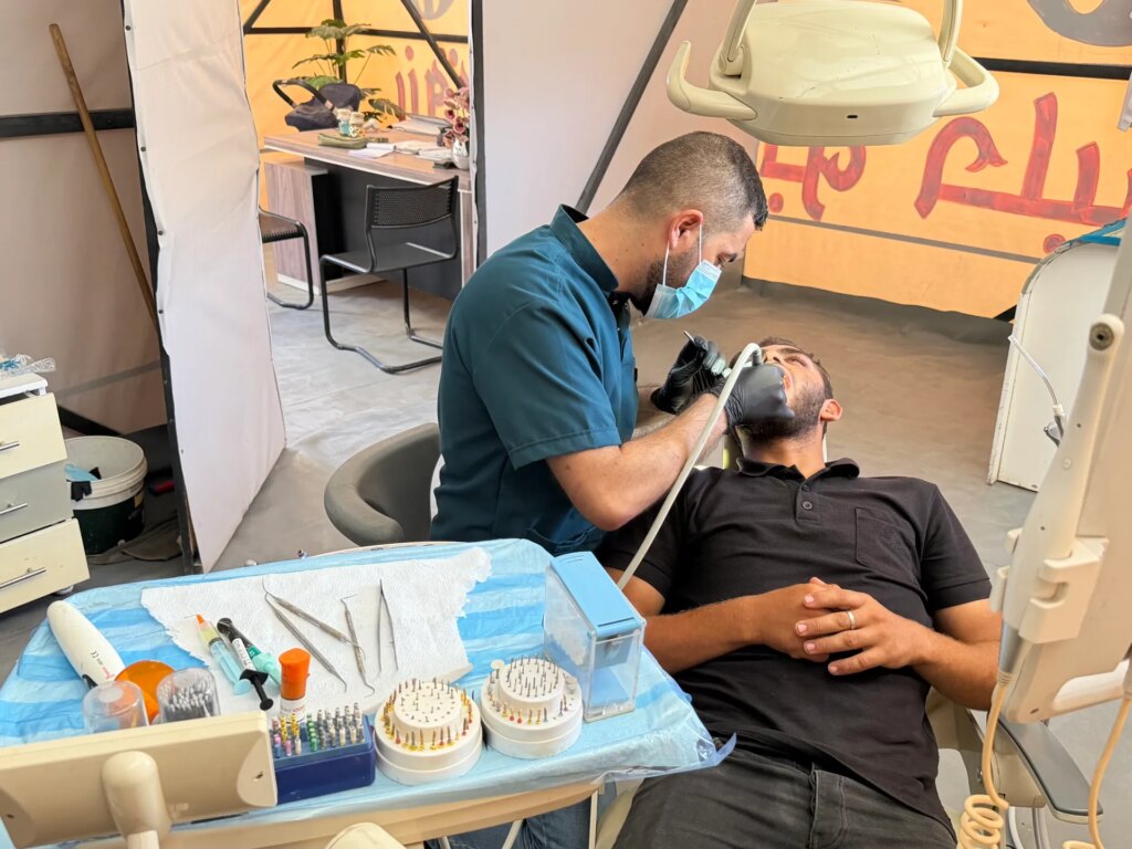 Israel’s siege on Gaza is forcing dentists to operate in the streets | Israel-Palestine conflict News