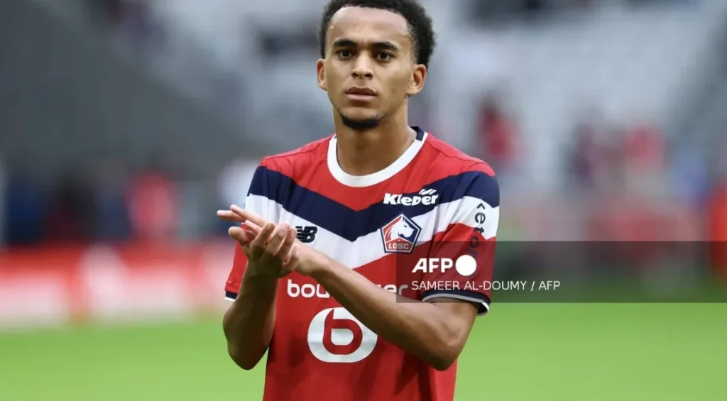Late Mbappe goal sends Lille top of Ligue 1