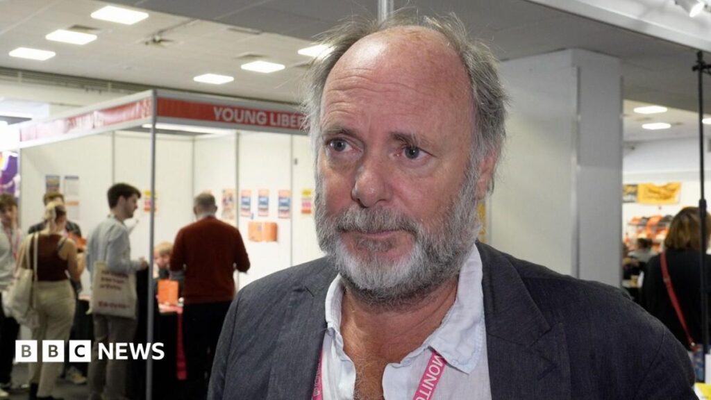 Lib Dems sleepwalking to irrelevance under Davey, says council leader Lib Dems sleepwalking to irrelevance under Davey, says council leader