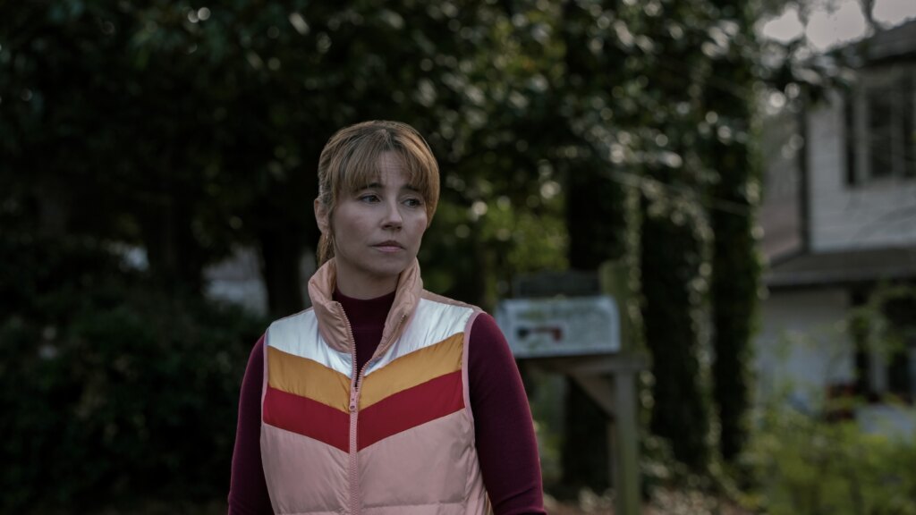 Linda Cardellini Wins Best Supporting Actress in Limited Series