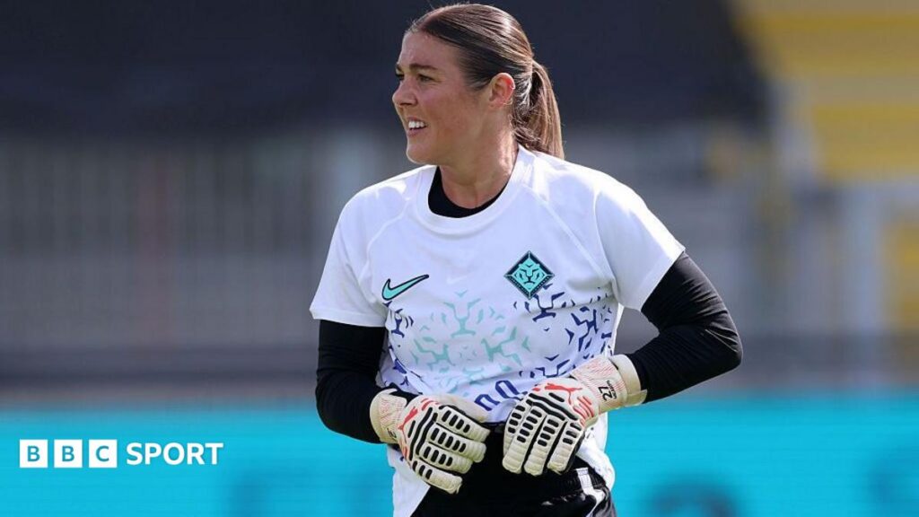 London City Lionesses v Man Utd: Mary Earps eyes reunion on WSL comeback